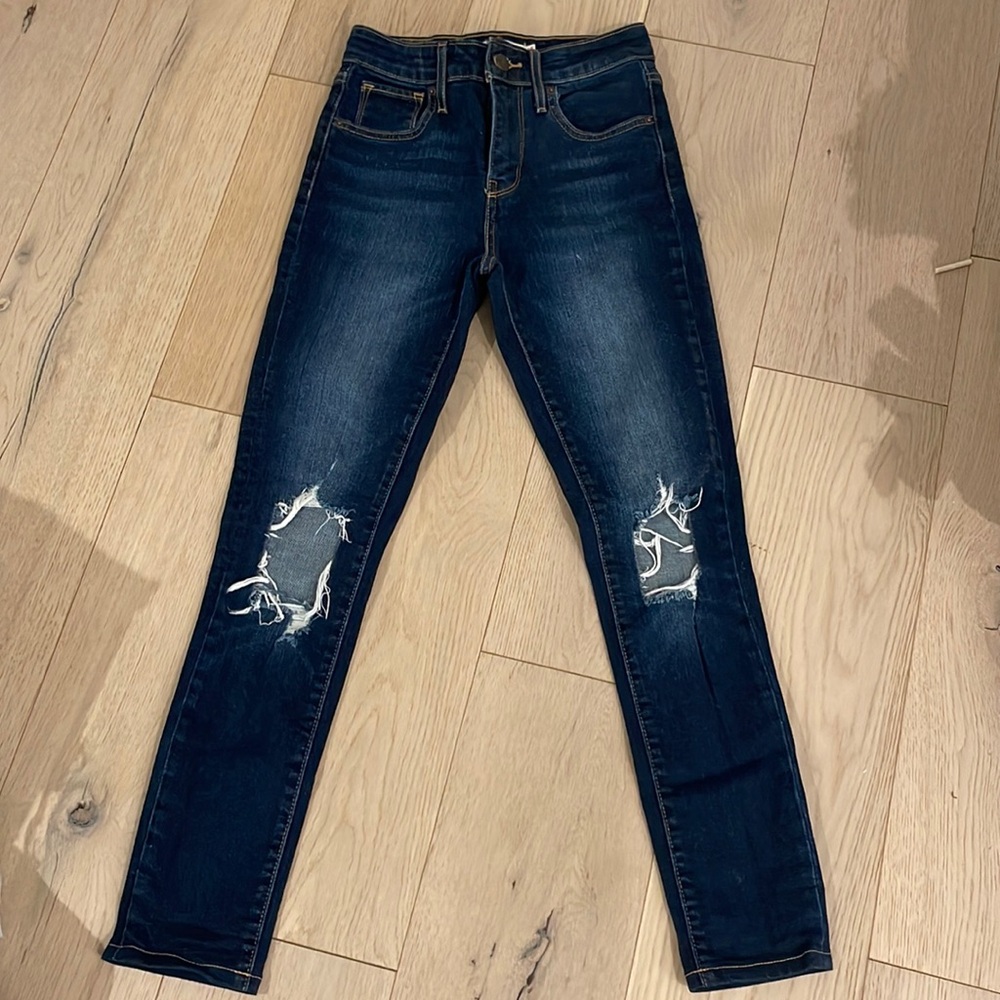 Levi’s dark denim high rise, skinny pants, size 25